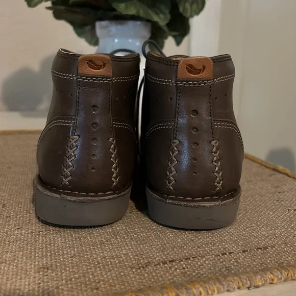 CLARKS ARTISAN BOOTS 🥾 - Picture 2 of 6